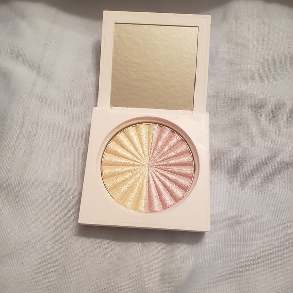 OFRA Highlighter - shade Retrograde - Picture 4 of 4